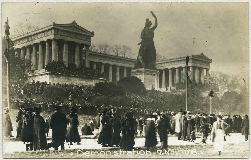 Friedensdemonstration auf der Münchner Theresienwiese am 07. November 1918