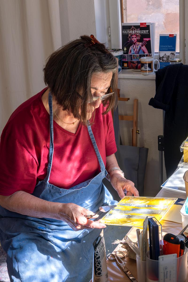 Gerda Hederer bei der Kunstwoche 2024 im Glashaus Roth