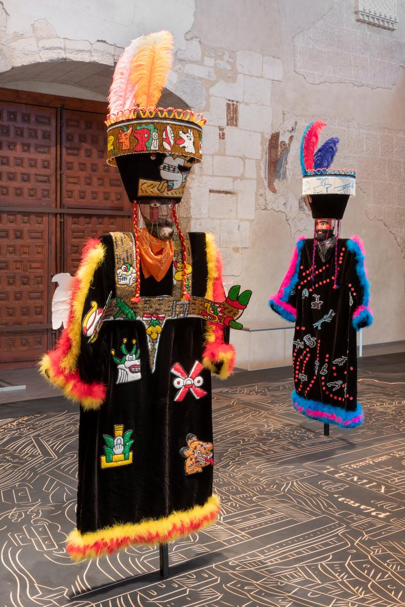 Installationsansicht von Mariana Castillo Deball, Nuremberg Map of Tenochtitlan, 2013 in der Ausstellung Cronotopo im Musée régional d’art contemporain Languedoc-Roussillon Sérignan, Frankreich, 28. Juni – 30. August 2015