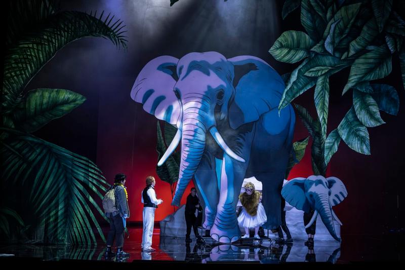 Das beeindruckende Bühnenbild von „In 80 Tagen um die Welt“ am Theater Erfurt
