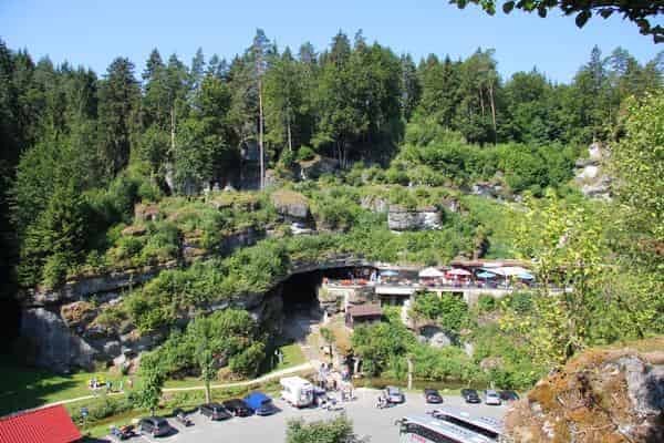 Sicht auf die Teufelshöhle