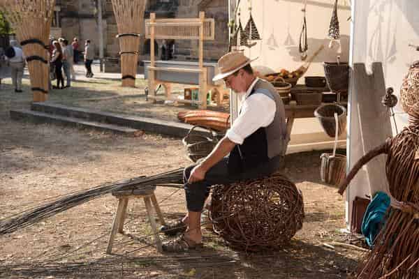Handwerker bei der Arbeit, Flechtkulturfestival|Korbmarkt in Lichtenfels