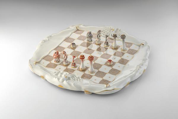 Schachspiel „Seetiere“, Entwurf: Max Esser, 1923; Staatliche Porzellan-Manufaktur Meissen, Meißen; Leihgabe Reinhard Egert