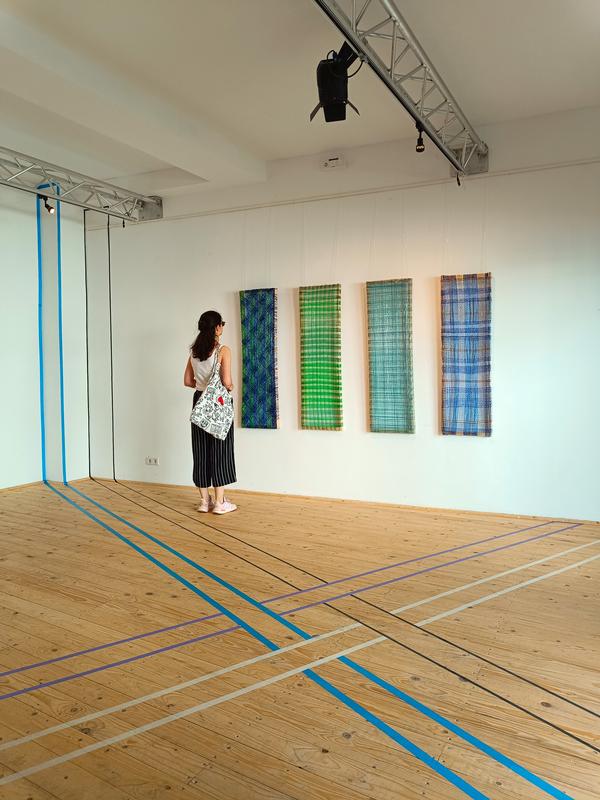 Bilder aus geschmolzenem Kunststoff: Charlotte Payet schenkt recycelten Plastikflaschen neues Leben und eine unvermutete Schönheit und Faszination