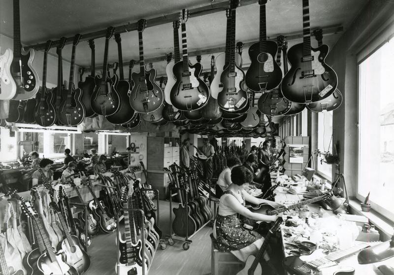 Gitarrenanfertigung bei H&ouml;fner