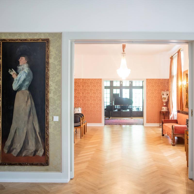 Blick in die Bibliothek von Haus Marteau