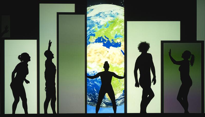 Die Mobilés bringen mit ihren Moving Shadows eine Weihnachtswelt und Feuer in die Region