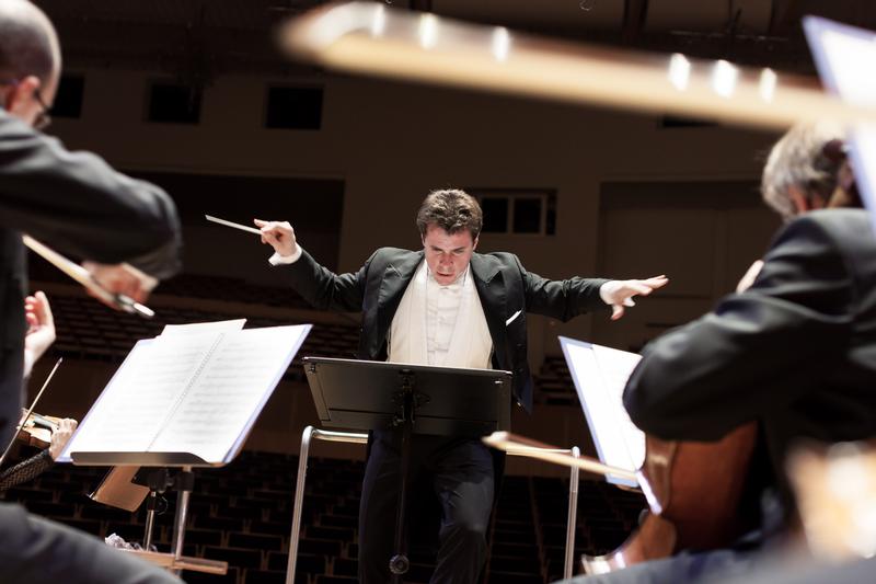 Jakub Hrů&scaron;a, Chefdirigent der Bamberger Symphoniker