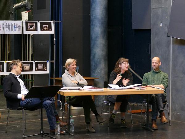 Die Hochschule für Musik Würzburg zeigt Opern. Abgebildet sind (v.l.): Prof. Andreas Hotz, Prof. Katharina Thoma, Dvin McDonough (Ausstattung) und Torsten Repper (Videokunst)
