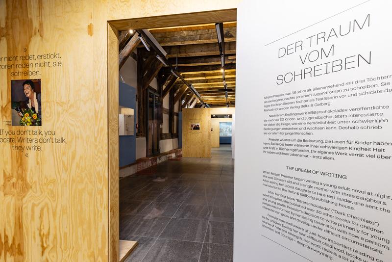 Einblick in die Ausstellung in der Galerie Waidspeicher