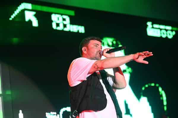 Marten Laciny aka Marteria und seine Mitstreiter brachten die Menge zum Schwitzen, nachdem sie vorher unerkannt schwitzten.