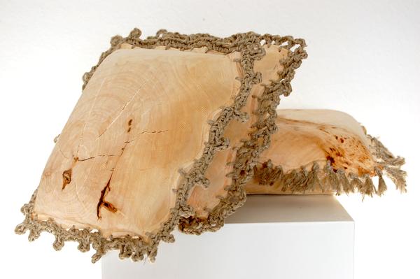 Stücke der Ausstellung Volumen und Struktur im Freilandmuseum Fladungen