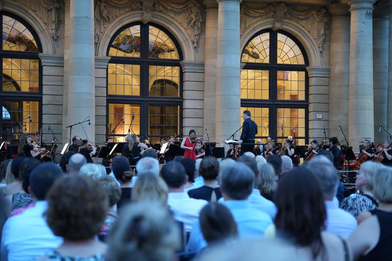 Mozartfest Würzburg: Das Philharmonische Orchester Würzburg und Tianwa Yang bei der „Nachtmusik“
