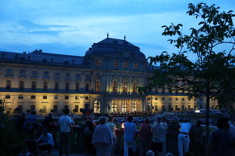 Mozartfest Würzburg: „Nachtmusik“ im Hofgarten der Residenz