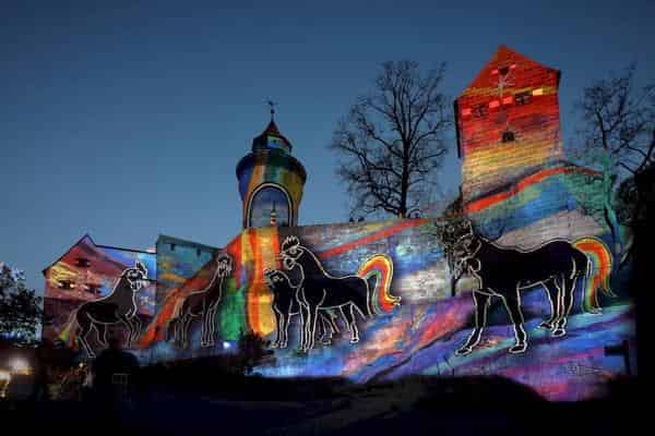 Blaue Nacht in Nürnberg: Impressionen der illuminierten Kaiserburg.