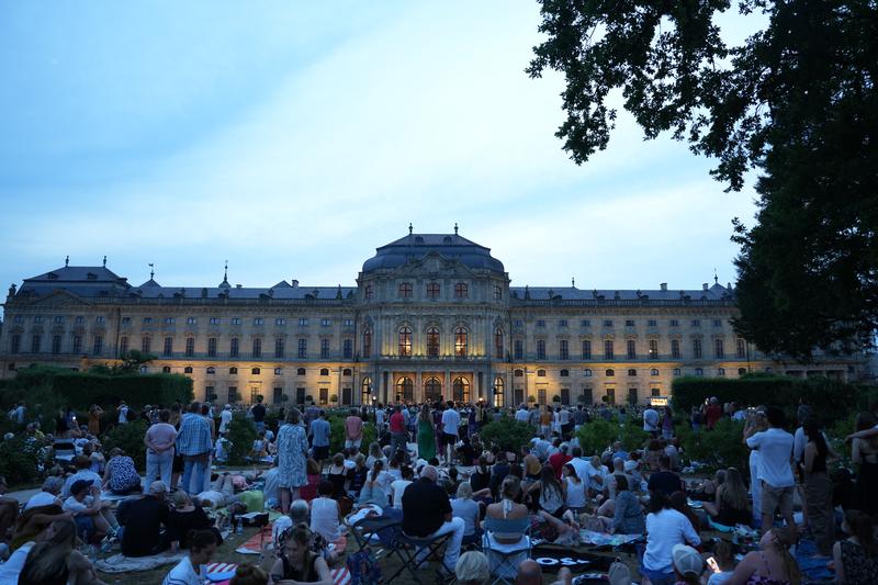 Mozartfest W&uuml;rzburg: &bdquo;Nachtmusik&ldquo; im Hofgarten der Residenz