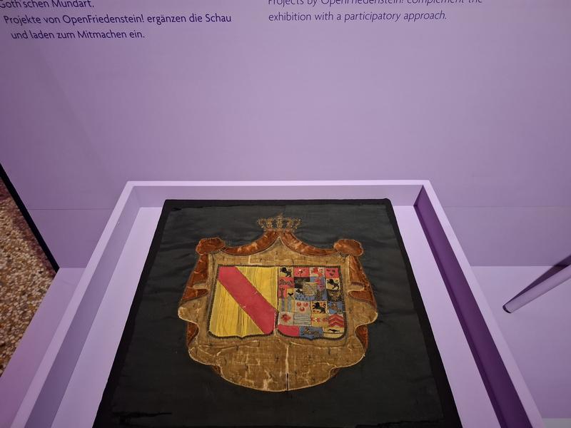 Das ausgetauschte Allianzwappen wird bis zum 19. April 2026 in der Sonderausstellung "GOTHA GENIAL?!" zu sehen sein