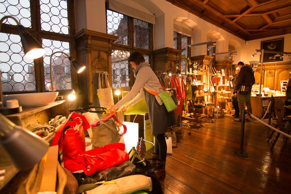 Das Stadtmuseum im Fembo-Haus eröffnet seine Verkaufsausstellung „Kunst und Handwerk. Der Markt für schöne Dinge“