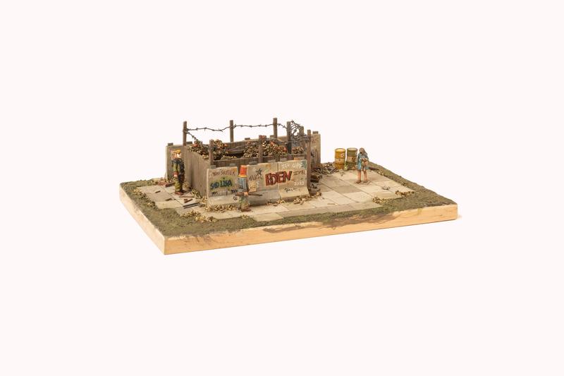 Peter Sauerer, Zombie Outbreak (Sad Lisa), 2023, Holz, Karton, Masse, 19 x 6 x 12 cm