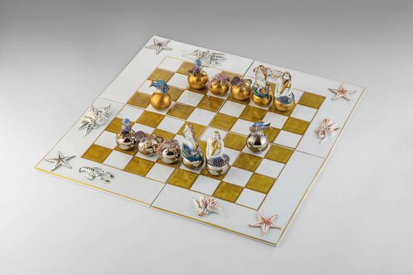 „Poseidon“-Schachspiel, Entwurf: Barbara Flügel, um 2000; Barbara Flügel Porzellan, Schönwald; Leihgabe Dr. Thomas H. Thomsen
