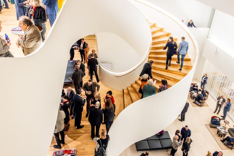 Ein Blick in das neue Treppenhaus des Mainfranken Theaters Würzburg