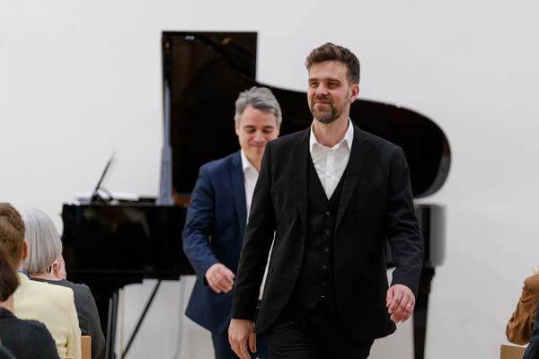 Am 16. März präsentiert Jóhann Kristinsson (vorne) den bekannten Zyklus „Winterreise“ von Franz Schubert 
