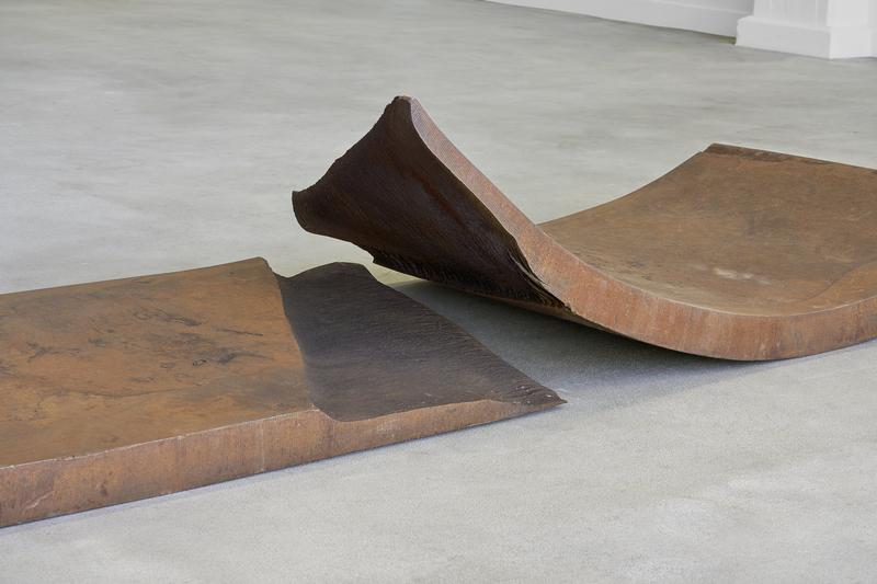Alf Lechner: Spaltung, WV 502, 1992, 61 x 1001 x 456 cm (Quelle: Jens Gerber) Alf Lechner: Spaltung, WV 502, 1992, 61 x 1001 x 456 cm