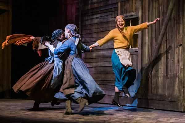 Szene aus „Anatevka“ in der Musikalischen Komödie Leipzig