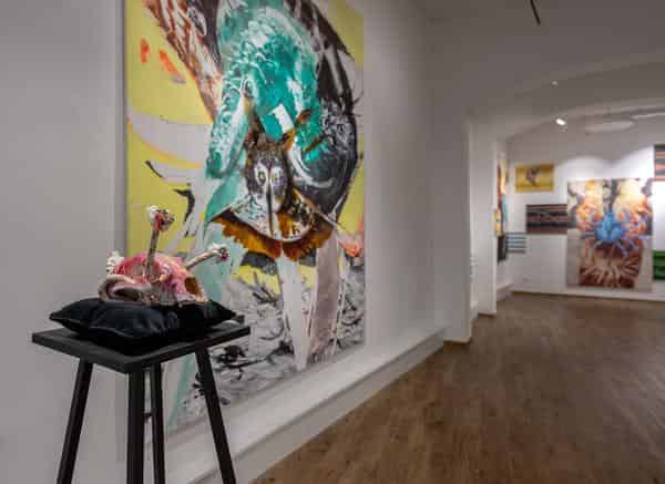 Einblick in die aktuelle Ausstellung von Helga Schmidhuber