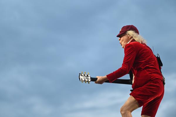 Der Himmel lacht über Gitarrist Angus Young