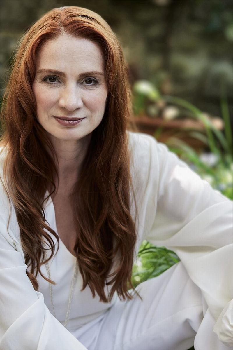 Mezzosopranistin Anna Haase von Brincken begleitet den Festakt zur Eröffnung musikalisch