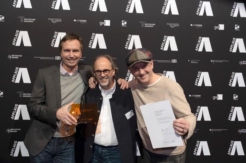 Preisverleihung APPLAUS 2025 am 17.11.2025 in der Muffathalle München (Von links nach rechts: Gerrit Begemann, Kaspar Schlösser, Christoph Andree)