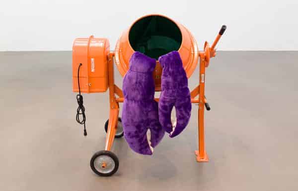 Cosima von Bonin, Hermit Crab, 2018 Zementmischer, Stoff, Gummi/cement mixer, fabric, rubber 132 x 127 x 96,5 cm | 52 x 50 x 38 “ Courtesy Collection of Andrew Black, Los Angeles 