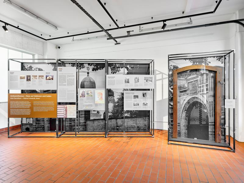 Einblick in die Ausstellung „RECHTSTERRORISMUS Verschwörung und Selbstermächtigung – 1945 bis heute“