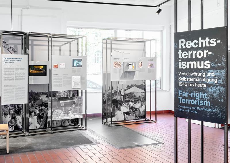 Einblick in die Ausstellung „RECHTSTERRORISMUS Verschwörung und Selbstermächtigung – 1945 bis heute“