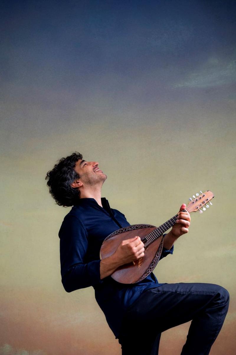 Mandolinist Avi Avital spielt am 22. Juni in der Reichsstadthalle in Rothenburg ob der Tauber ein Konzert mit Omer Klein am Klavier