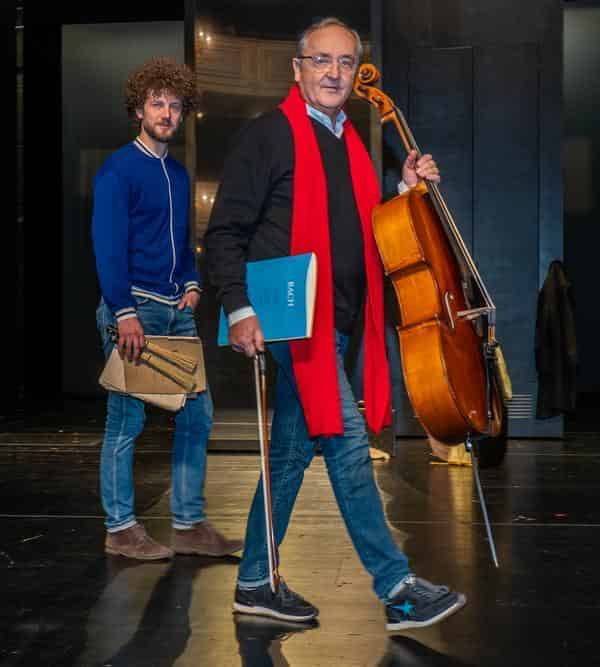 Die Musiker auf dem Weg zur Bühne