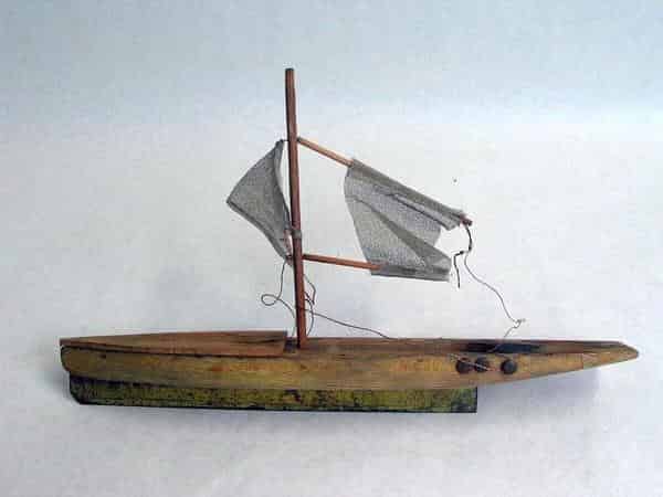 Spielzeug-Boot, Holz, 24 x 40 x 6,5 cm, Inv. Nr.8_730 
