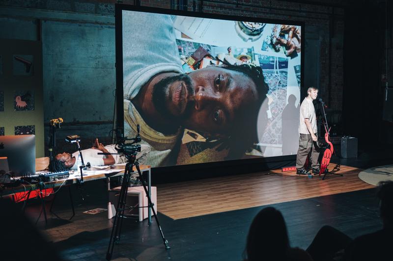 Die Bayerische Theaterakademie August Everding ist mit „... oder kann das weg“ zu Gast