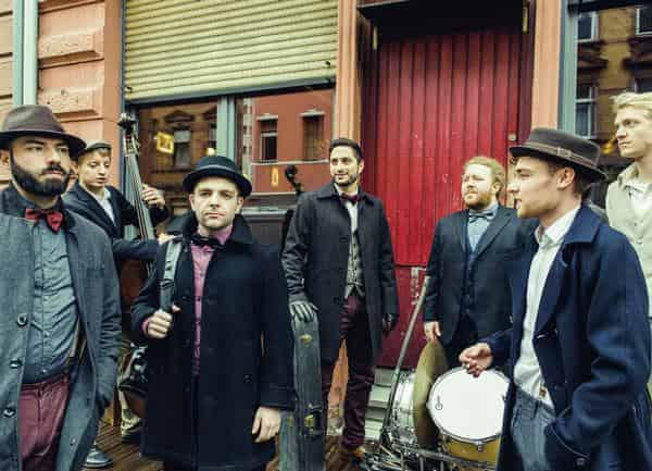 Huggee Swing Band
