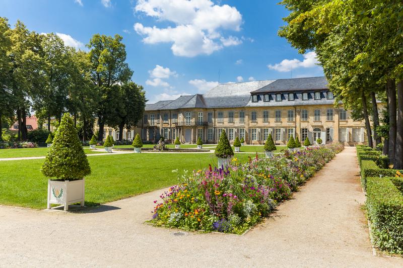Blick zur Gartenfassade im Neuen Schloss Hofgarten