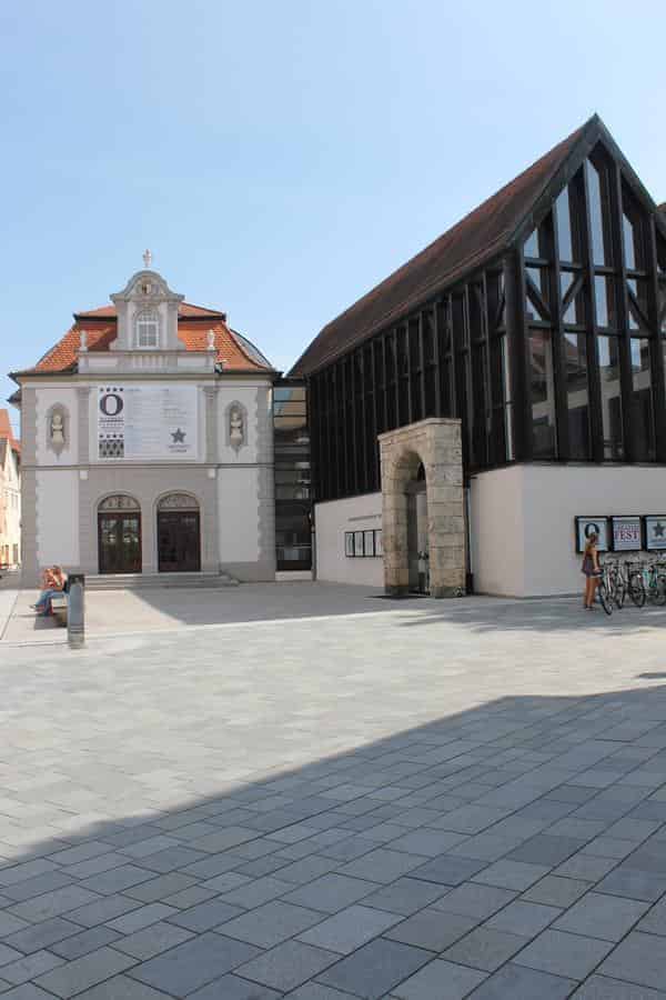 Außenansicht Landestheater Schwaben