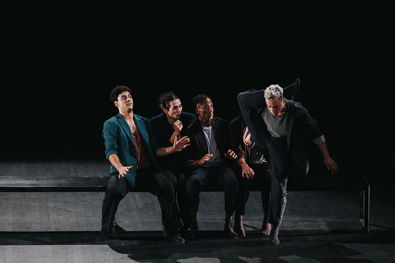 Das Uppercut Cance Theater bringt mit ihrem St&uuml;ck &bdquo;Benched&ldquo; Akrobatik nach N&uuml;rnberg