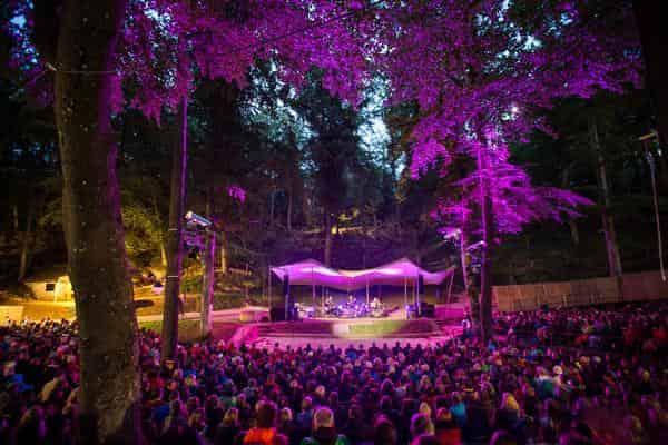 Das Bergwaldtheater in Abendstimmung