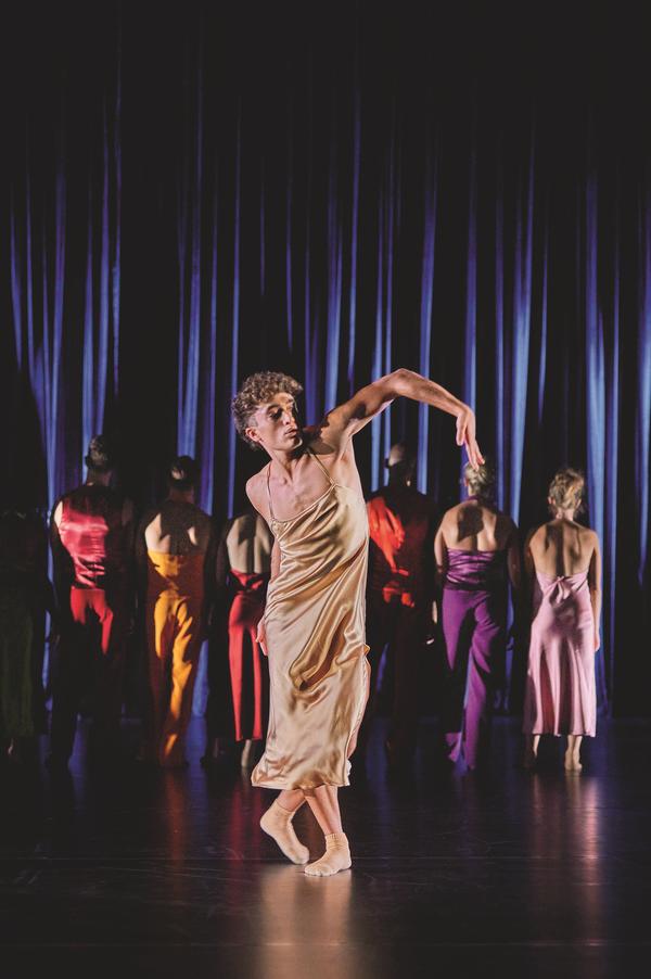 In „Classic Soul“ widmet sich Choreographin Dominique Dumais der musikalischen Verbindung von Jazz- und Soulsängerin Nina Simone und Johann Sebastian Bach