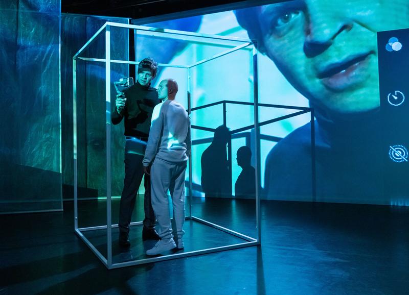 „Boy in a white room“