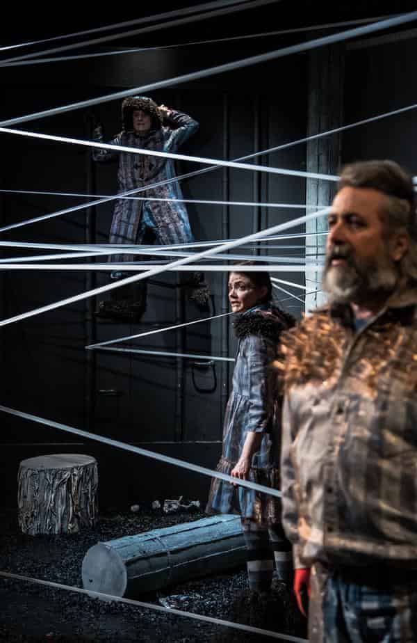 Landestheater Coburg: Was das Nashorn sah, als es auf die andere Seite des Zauns schaute