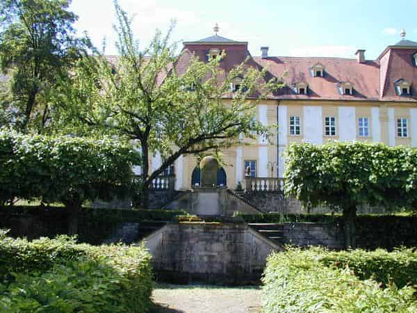 Die warme Jahreszeit und das Bamberger Streichquartett locken ins Schloss Oberschwappach