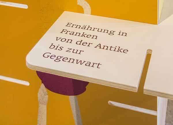 Blick in die Ausstellung" Festtagsschmaus und Einheitsbrei" im Haus der fränkischen Geschichte, Museen Burg Abenberg