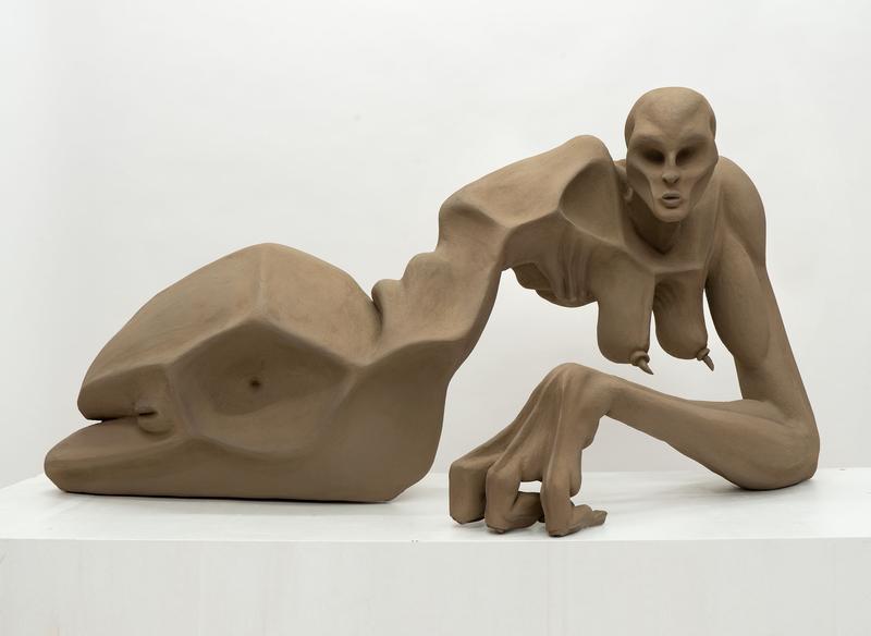 Cathrin Hoffmann, Restless Reclining, 2025_75X150 x70cm, Faserbeton auf synthetischem Polymer, Reinacrylat